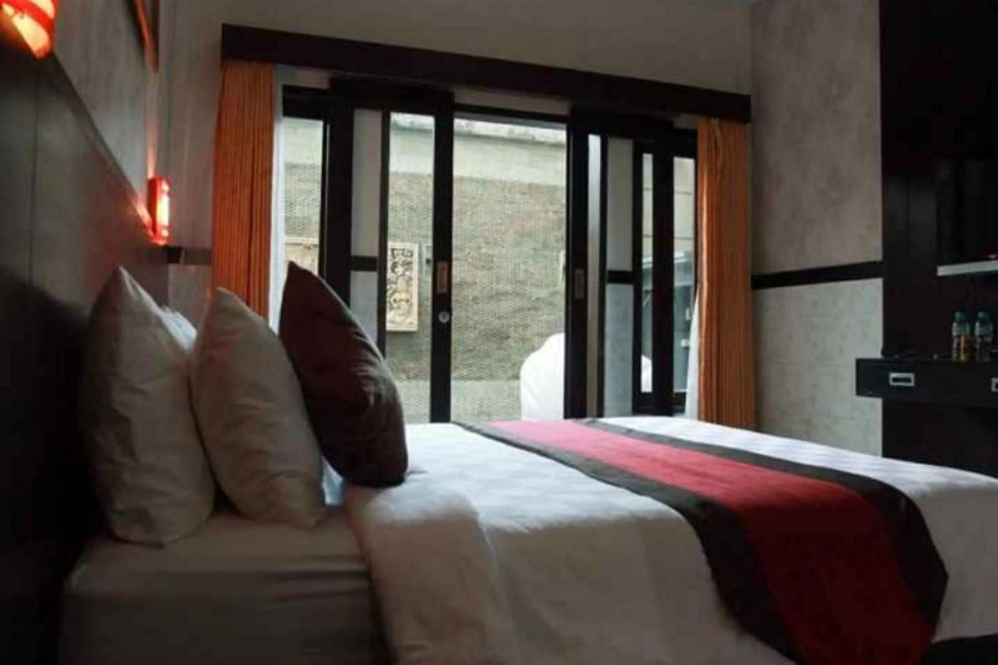 โอโย แฟล็กชิป 91062 อันตารา ซันเซ็ตโร้ด Hotel เลอกีอัน ภายนอก รูปภาพ